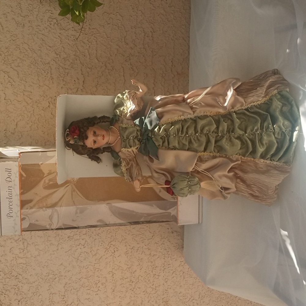 Victorian Porcelain Doll w Box 17" Midwestern Home Products - Picture 8 of 15